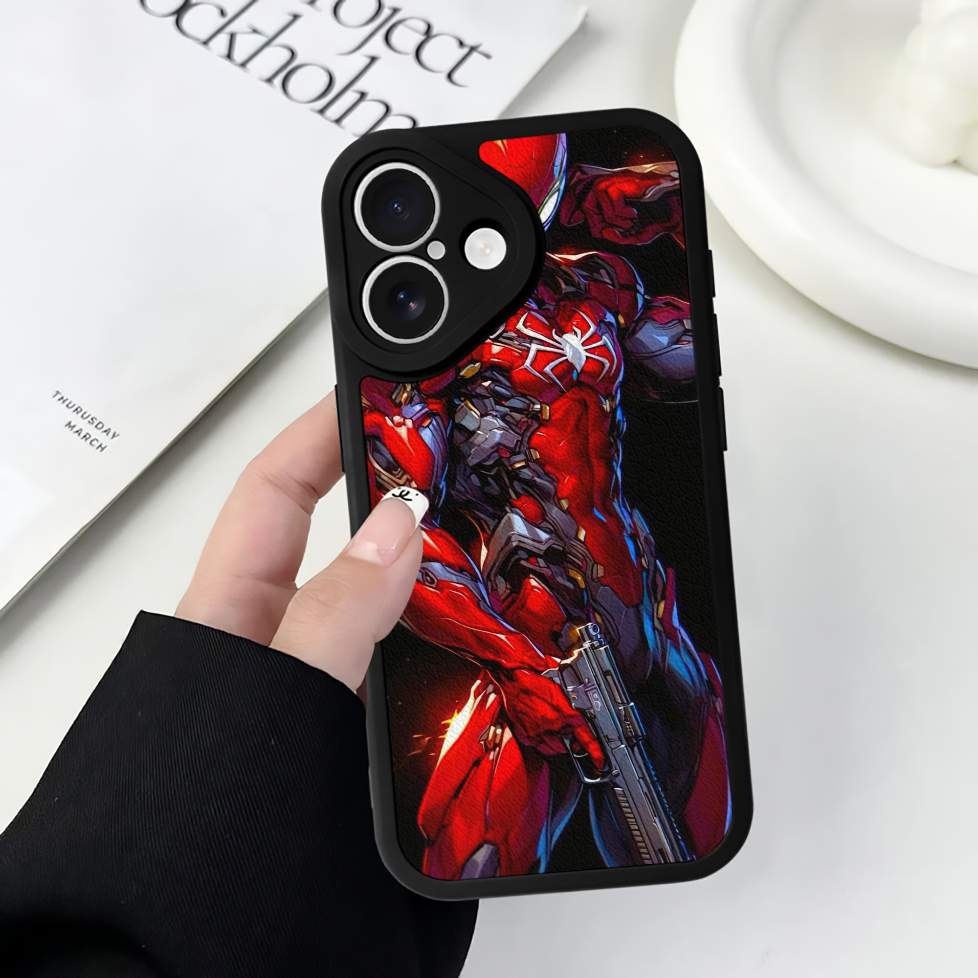 （画像用） Spider Man スパイダーマン 【iPhone 16シリーズ対応】シリコンスマホケース（レザー調） 材質：シリコン